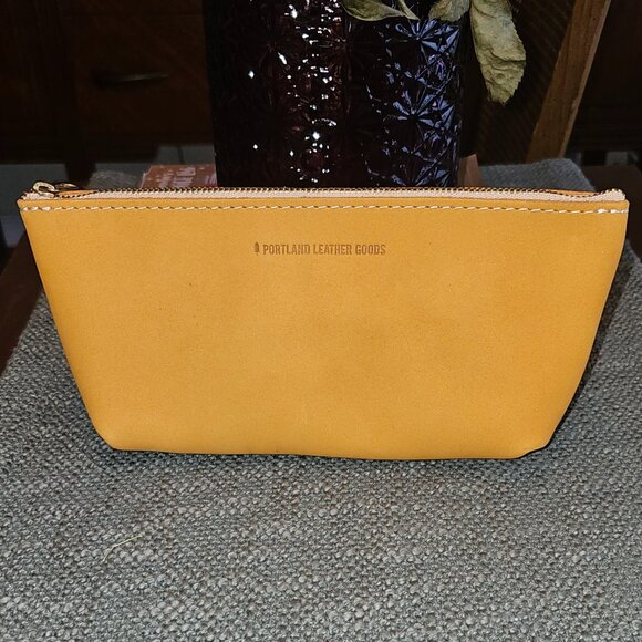NWT Portland Leather Goods Utility Bag in Tumeric - Picture 1 of 2